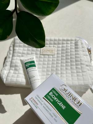 Guinot (Франция) : Набор «Новое дыхание кожи» : <p>В наборе "Новое дыхание кожи" Звездный состав:</p>

<p>- КРЕМ БЕССЕЛЛЕР - CREME BIOXYGENE - Оксигинирующий крем-сияние для оживления кожи 50 мл</p>

<p>- МАСКА БЕССЕЛЛЕР - MASQUE BIOXYGENE-  Оживляющая маска- сияние для глубокого детокса 20 мл-в подарок! </p>
