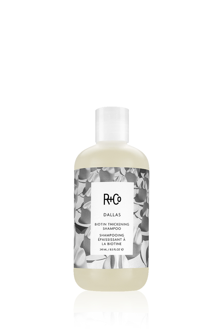 R+Co : DALLAS BIOTIN THICKENING SHAMPOO : <p>ДАЛЛАС ШАМПУНЬ С БИОТИНОМ ДЛЯ ОБЪЕМА</p>

<p>Шампунь ДАЛЛАС с революционной формулой с биотином укрепляет, питает и придает силу тонким волосам. Придает еще больше объема и плотности и подходит для тонких волос, нуждающихся в дополнительном объеме и плотности.</p>
